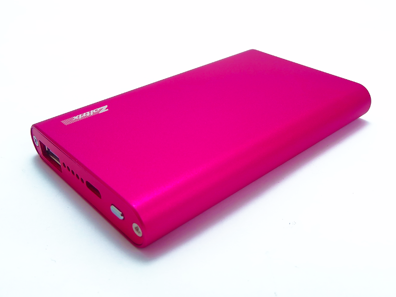  شارژر همراه زولتریکس مدل «ZX5» 5000 میلی‌آمپرساعت ظرفیت دارد و تنها یک خروجی «USB» برای شارژ دستگاه‌های 5 ولتی دارد.
