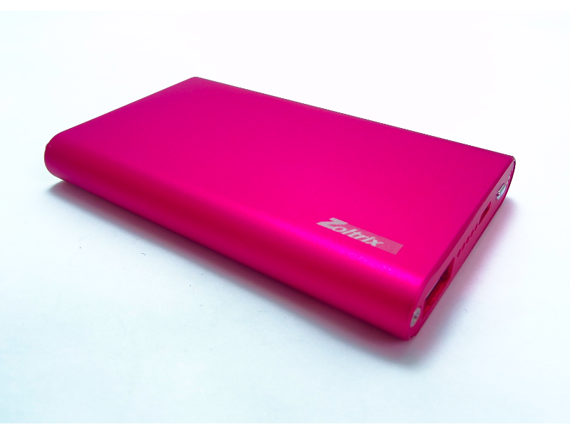  شارژر همراه زولتریکس مدل «ZX5» 5000 میلی‌آمپرساعت ظرفیت دارد و تنها یک خروجی «USB» برای شارژ دستگاه‌های 5 ولتی دارد